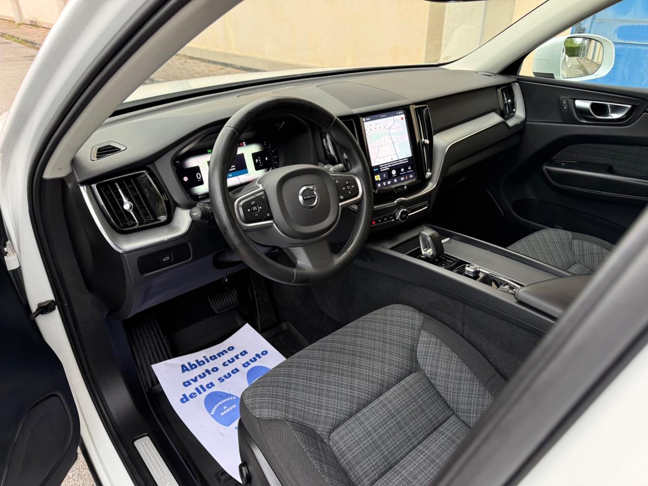 Volvo XC 60 B4 AWD (d) automatico Essential 2022
