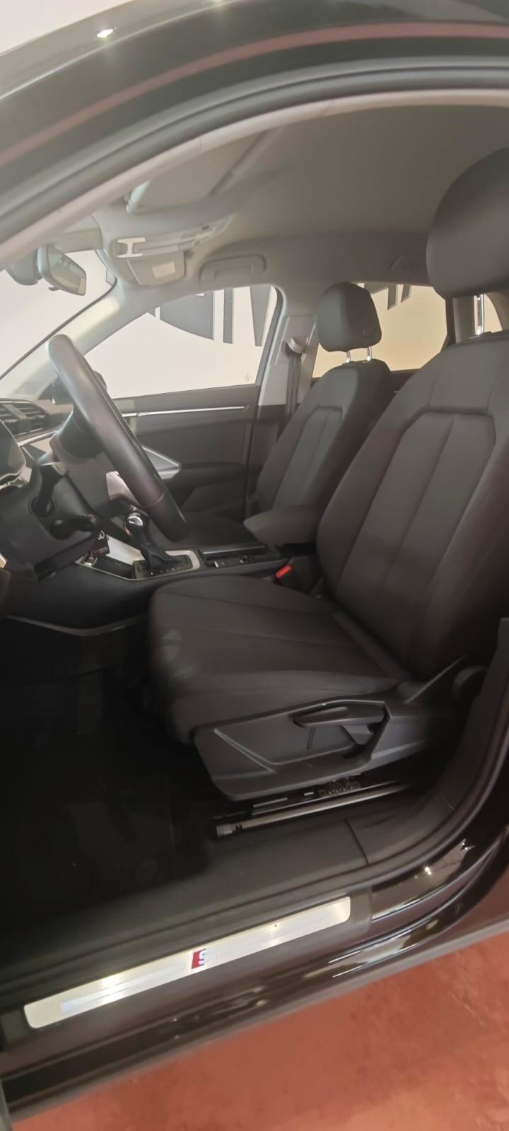 Audi Q3 35 TDI S tronic Identity Black