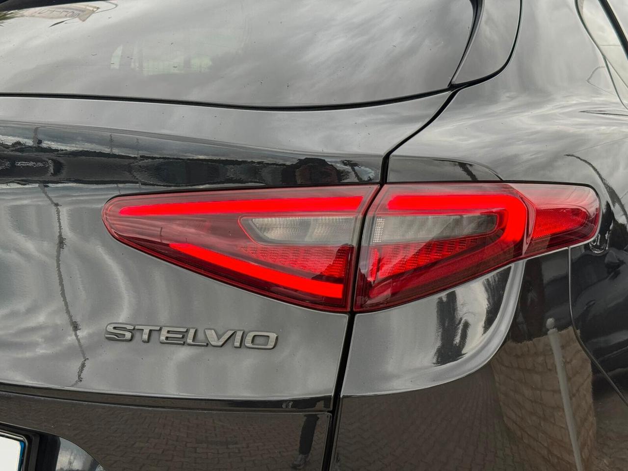 Alfa Stelvio 2.2 TD 210 CV AT8 Q4 Veloce