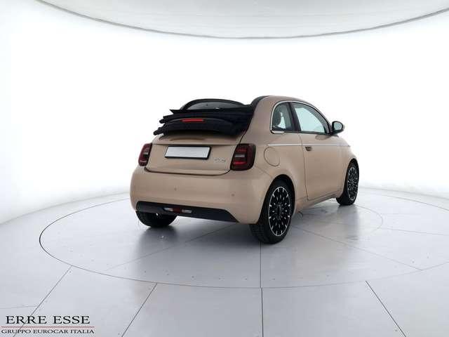 Fiat 500 E Cabrio la prima