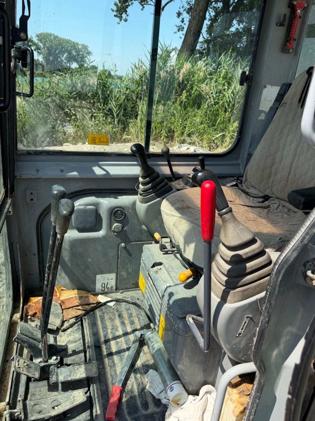 New Holland E 35.2