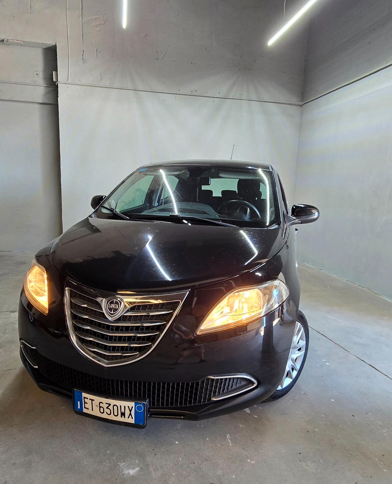 Lancia Ypsilon 1.2 69 CV 5 porte Ecochic Silver