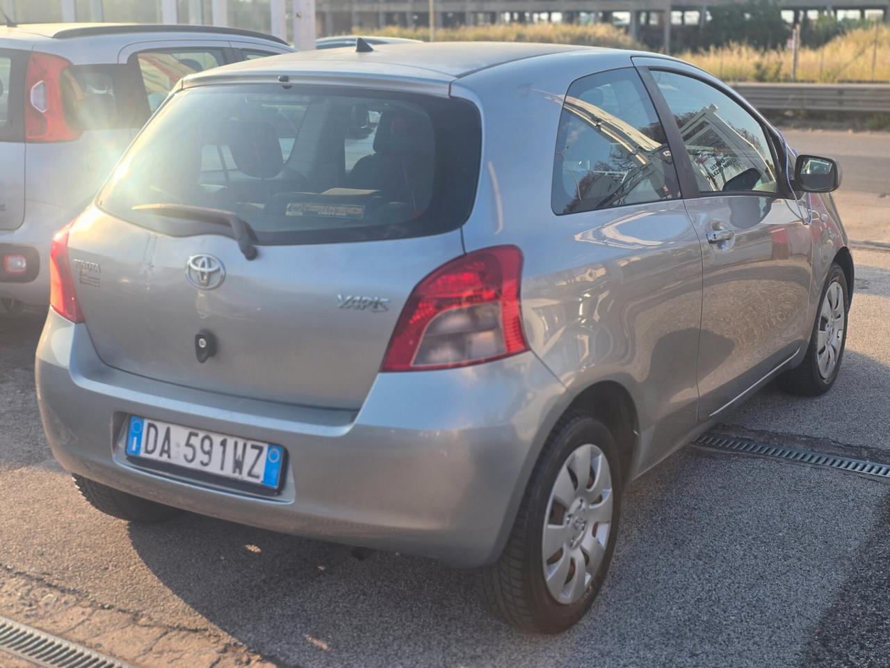 Toyota Yaris 1.0 3 porte Sol