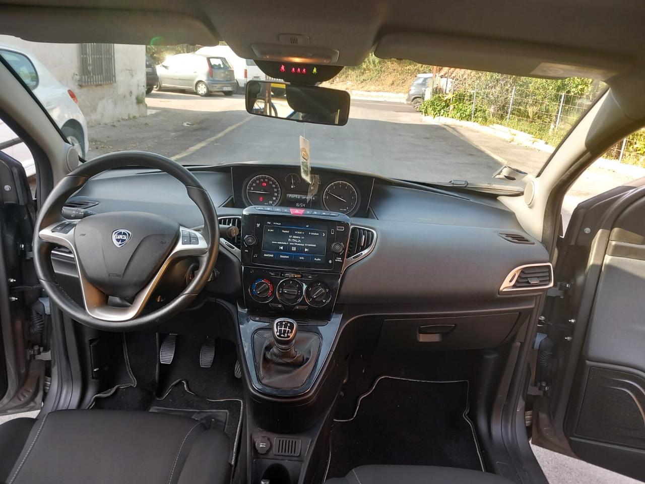 Lancia Ypsilon 1.0 FireFly 5 porte S&S Hybrid Gold