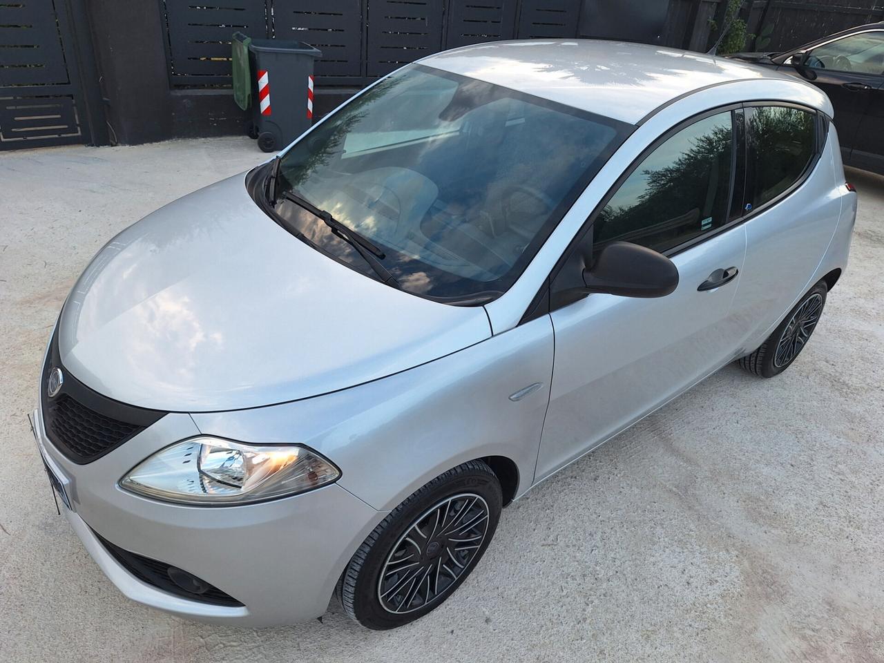 Lancia Ypsilon 1.2 69 CV 5 p 72000 KM 2019