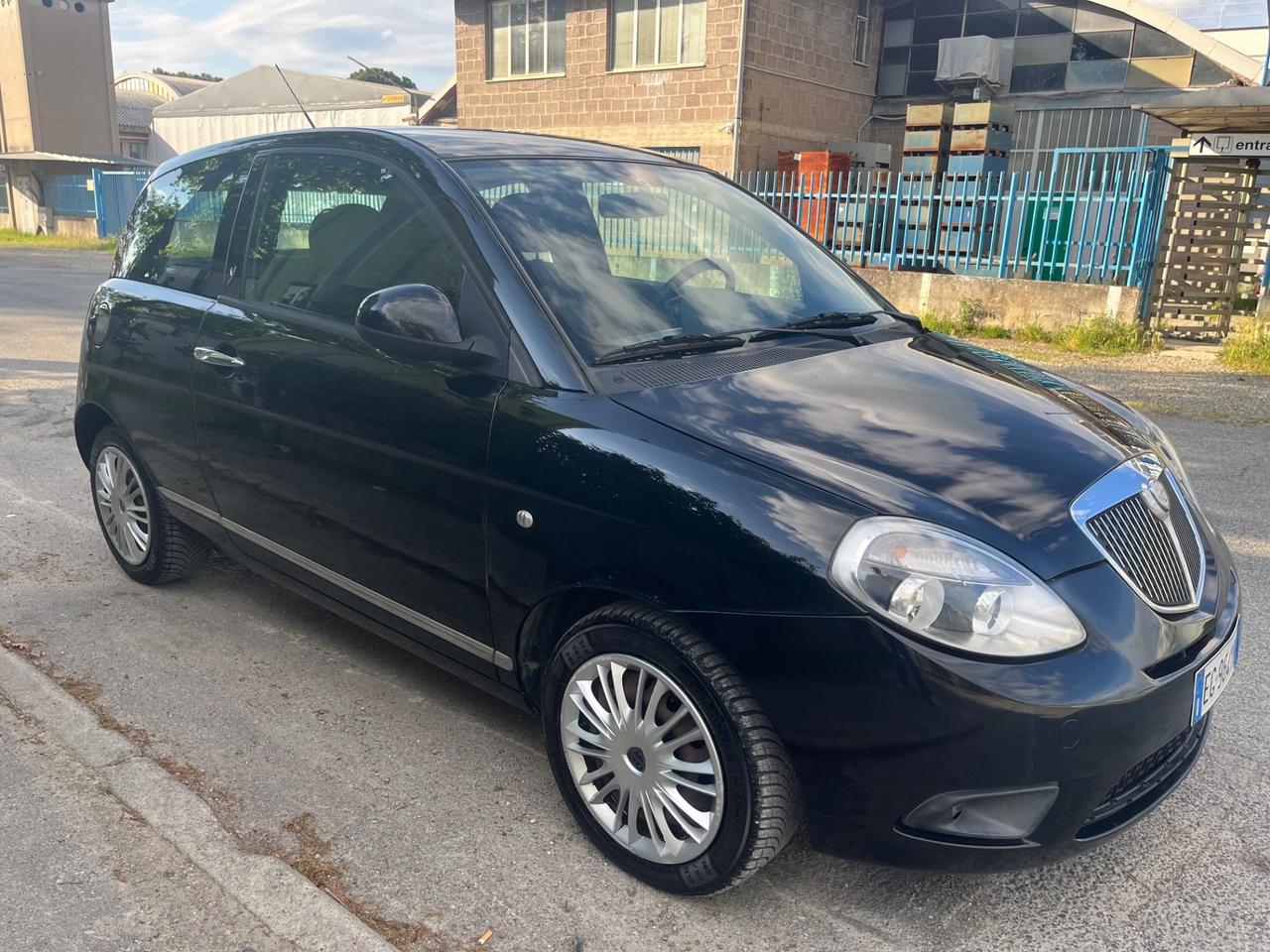 Lancia Ypsilon 1.2 69 CV Platinum 200.000 KM