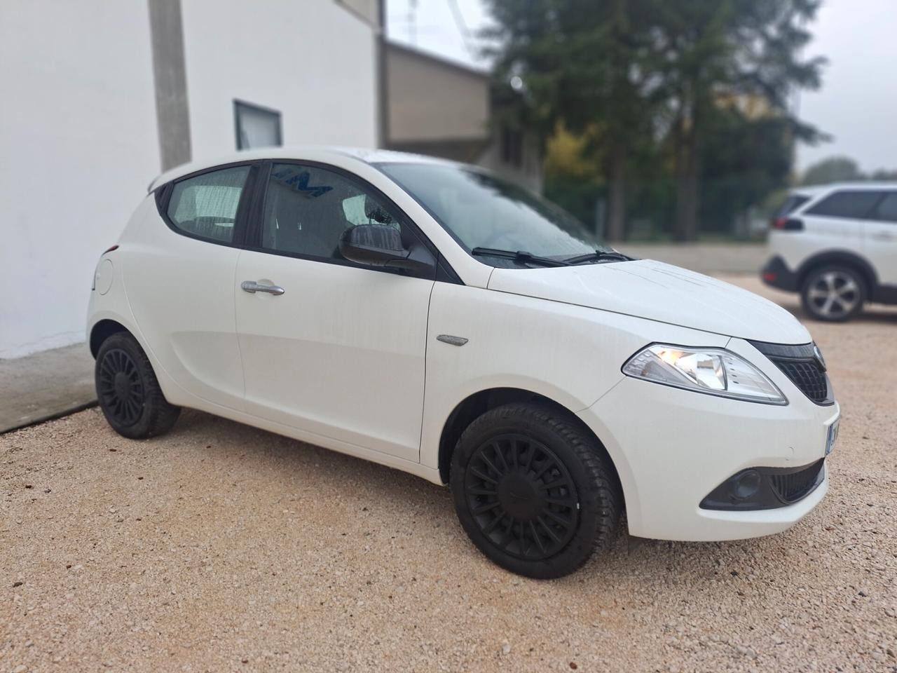 Lancia Ypsilon 1.0 FireFly 5 porte S&S Hybrid Gold
