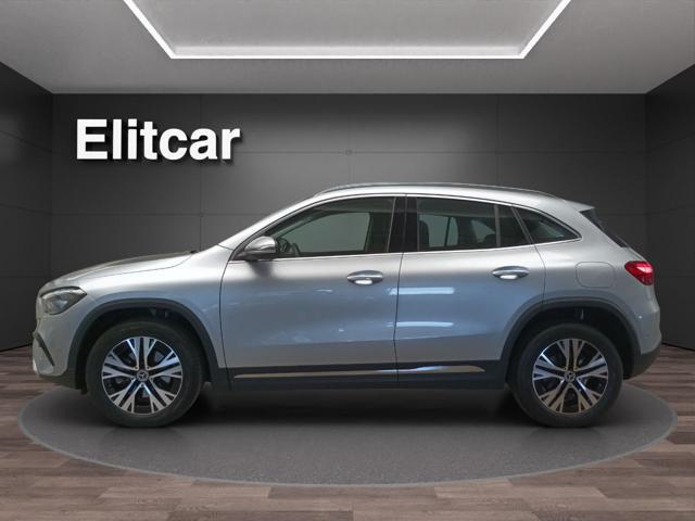 MERCEDES-BENZ GLA 180 Automatic Progressive Advanced