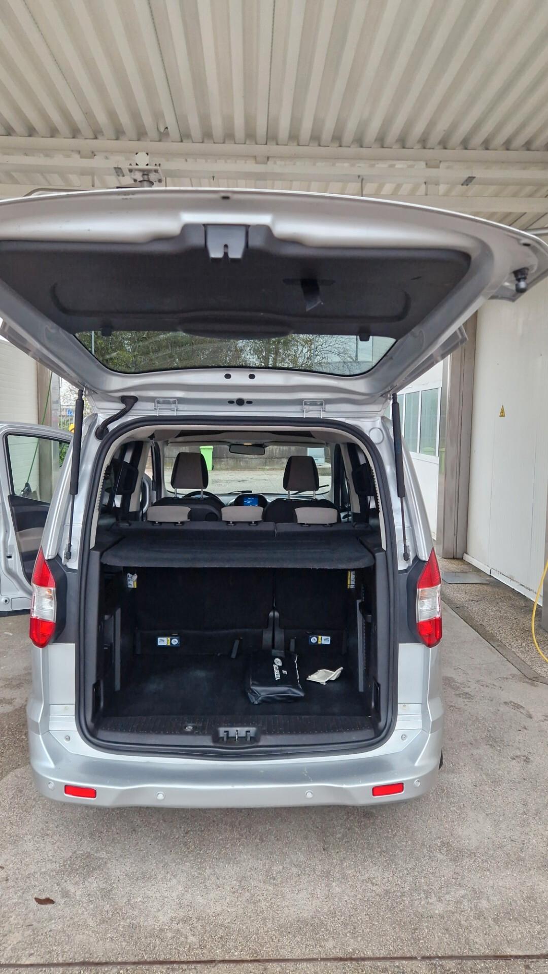 Ford Tourneo Courier 1.5 TDCI 95 CV Titanium