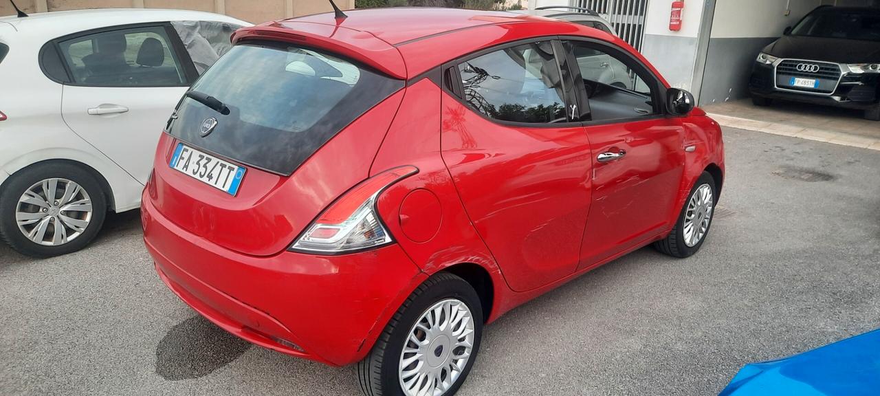 Lancia Ypsilon 1.2 69cv benzina anno 2015