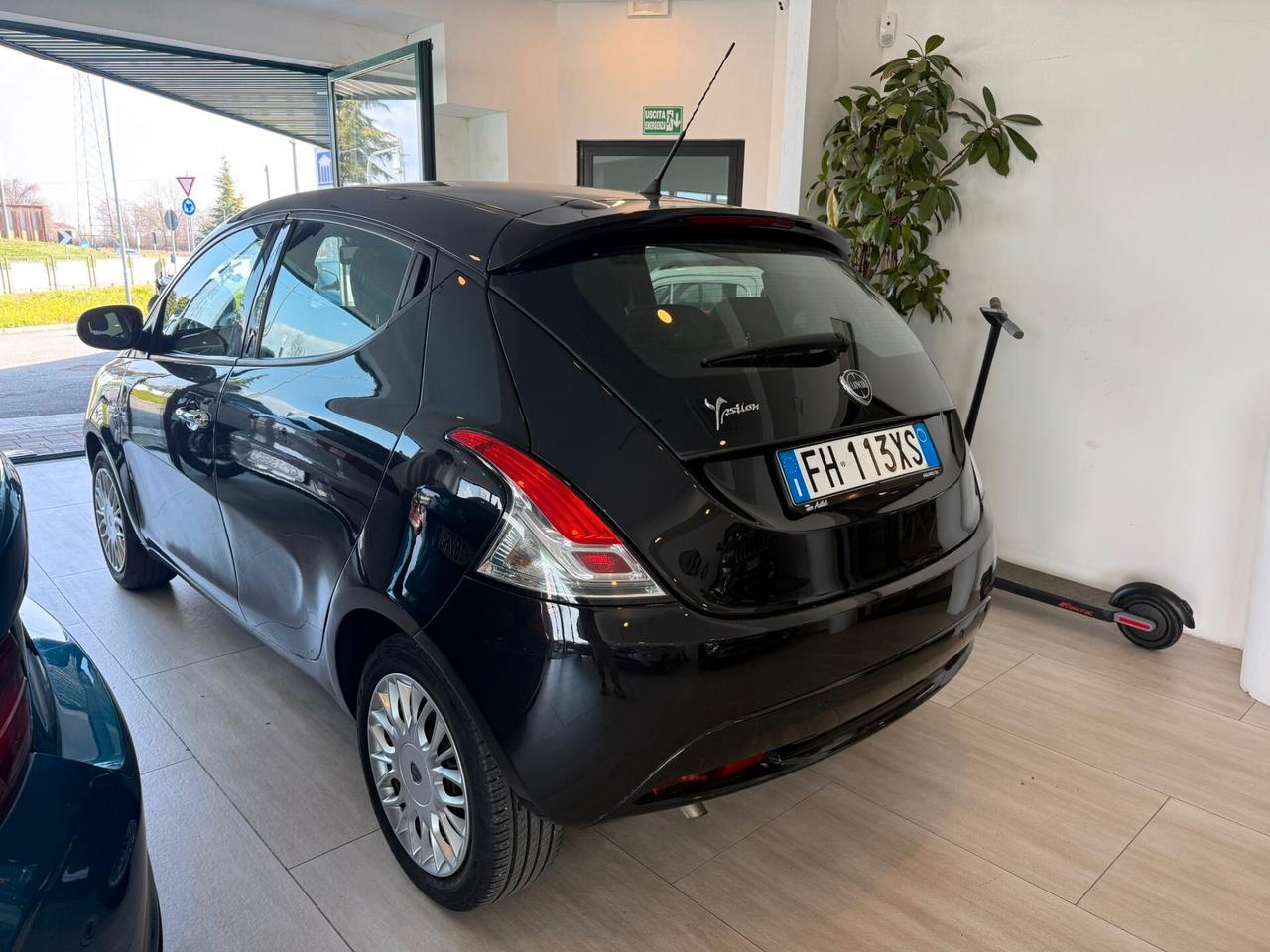 Lancia Ypsilon 1.2 69 CV 5 porte Silver
