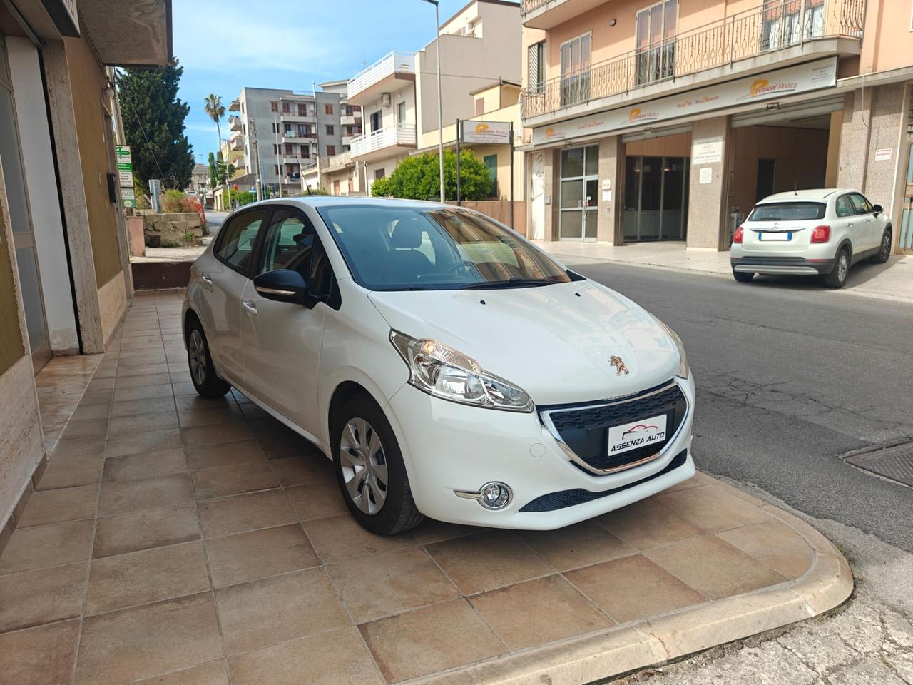 Peugeot 208 1.2 VTi Active Ok neop