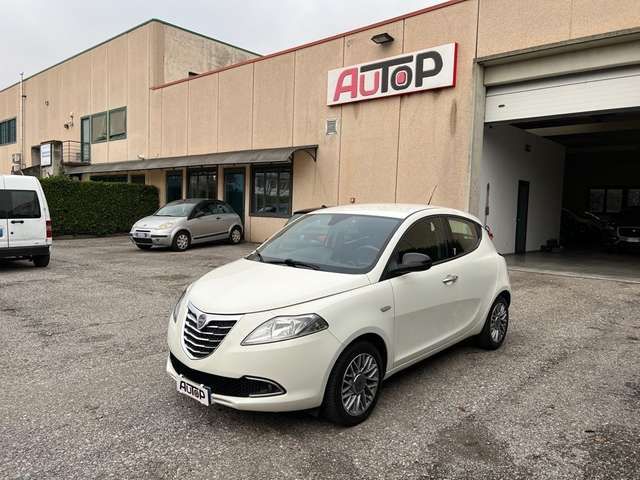 Lancia Ypsilon 1.3 MJT 16V 95 CV 5 porte S&amp;S Silver