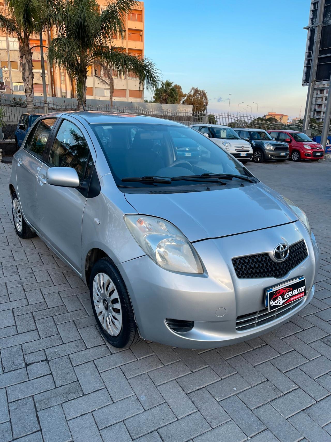 Toyota Yaris 1.0 5 porte
