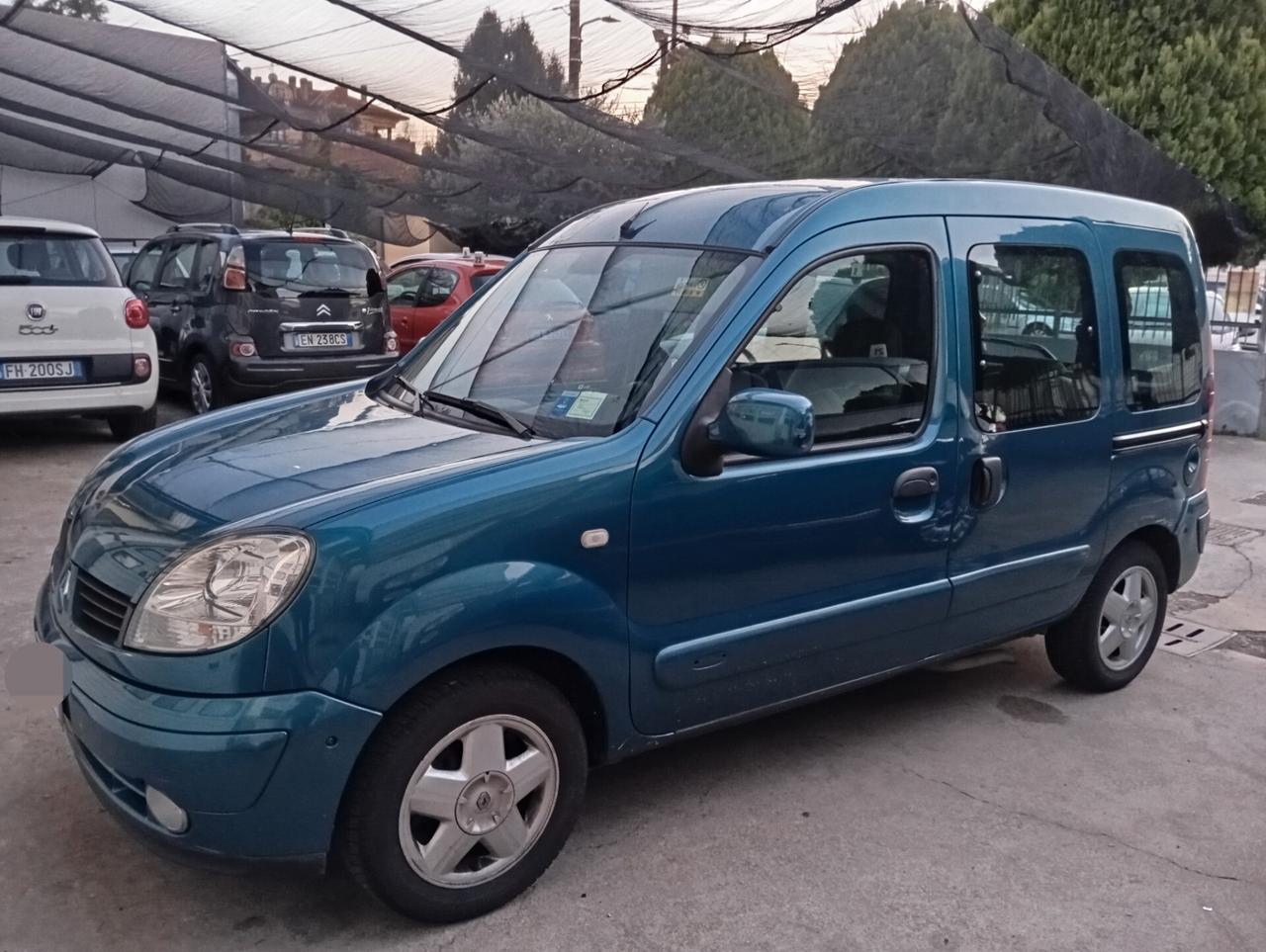 Renault Kangoo 1.6 con pedana per disabili
