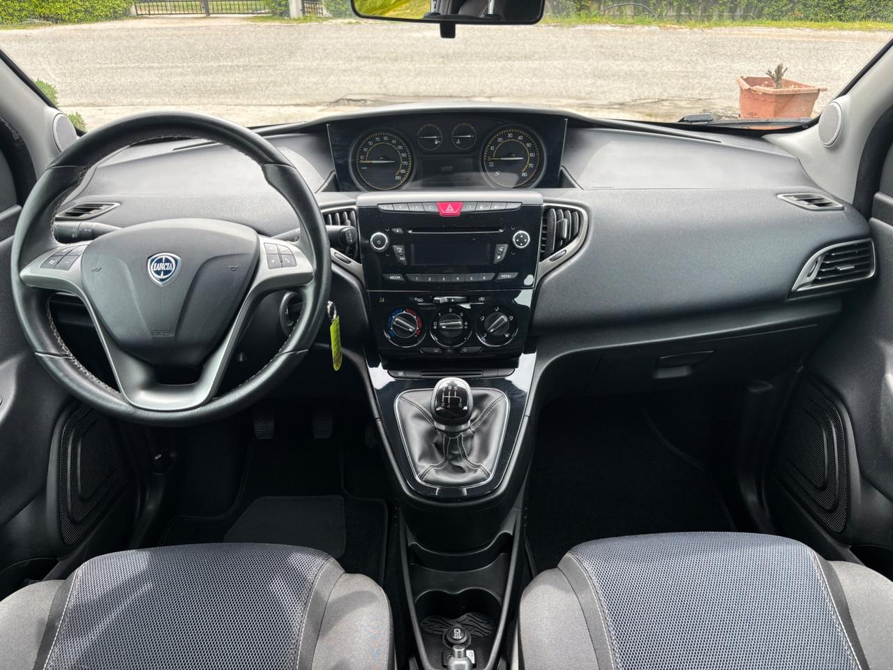 Lancia Ypsilon 1.2 69CV GPL S MOMODESIGN-2013