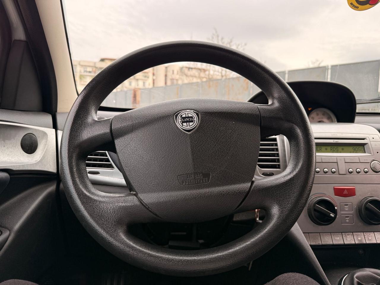 Lancia Ypsilon 1.3 MJT 75 CV Argento