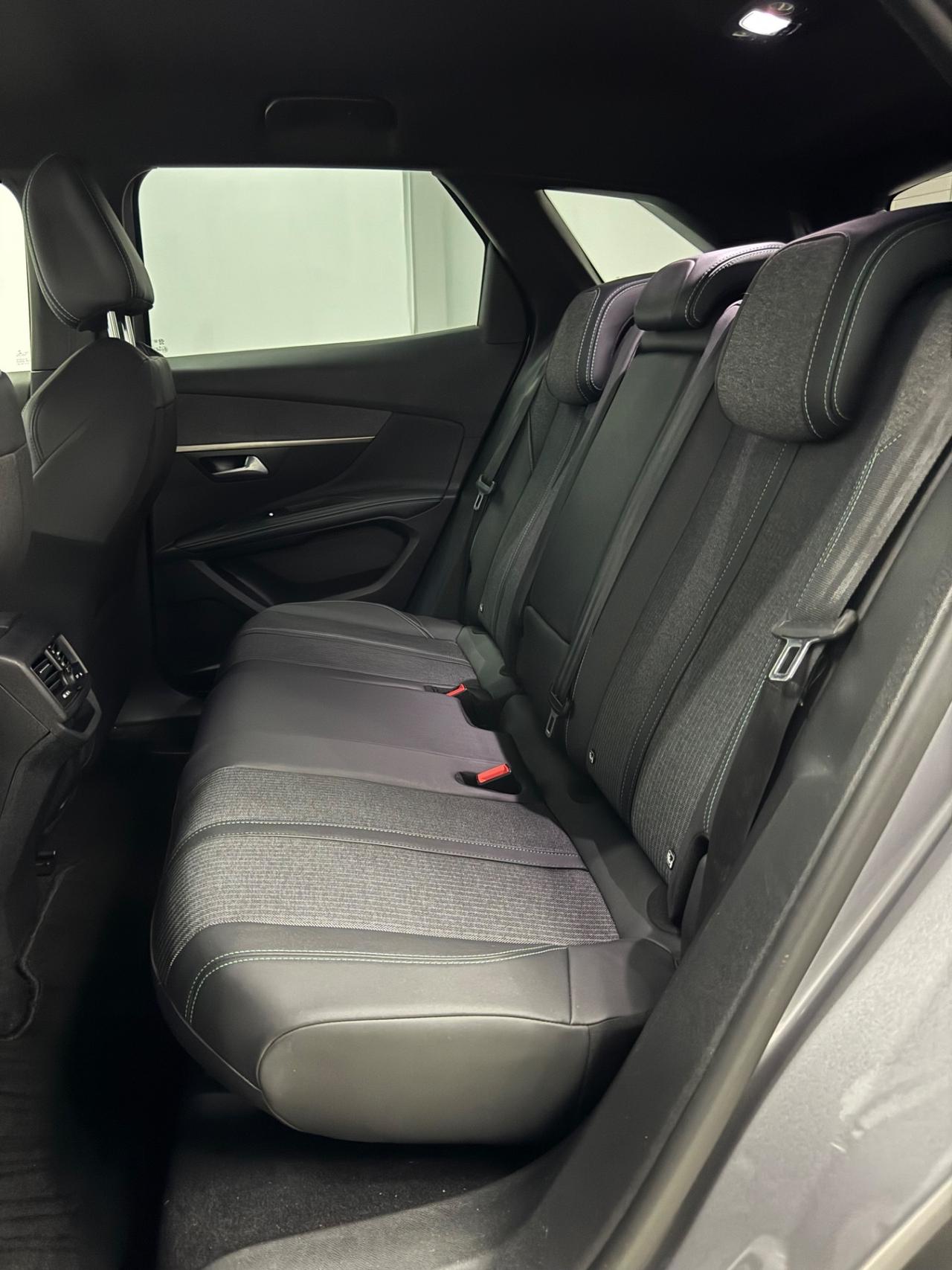 Peugeot 3008 BlueHDi 130 S&S EAT8 Allure