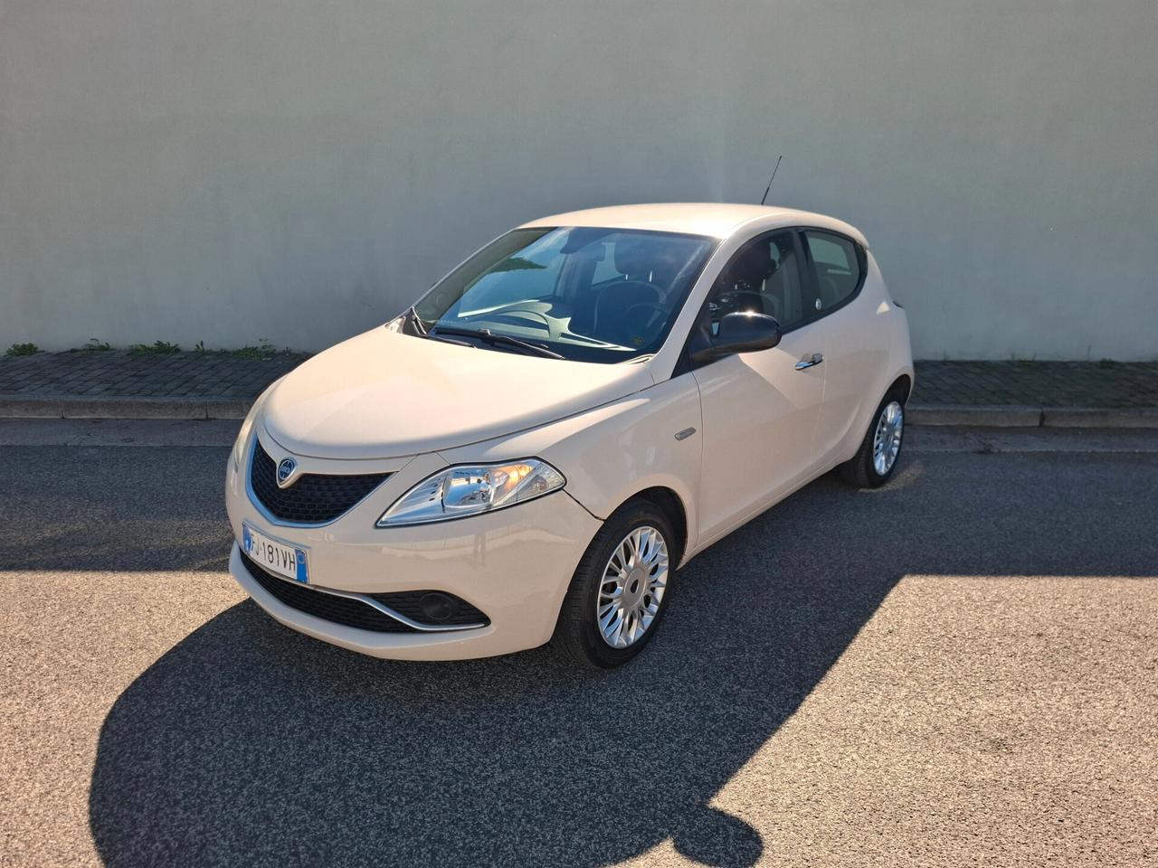 Lancia Ypsilon 1.2 69 CV 5 porte GPL Ecochic Silver