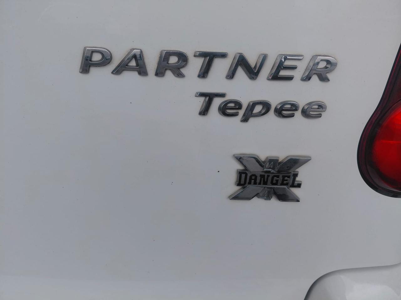 Peugeot Partner Tepee DANGEL 4X4 BlueHDi 100 Outdoor