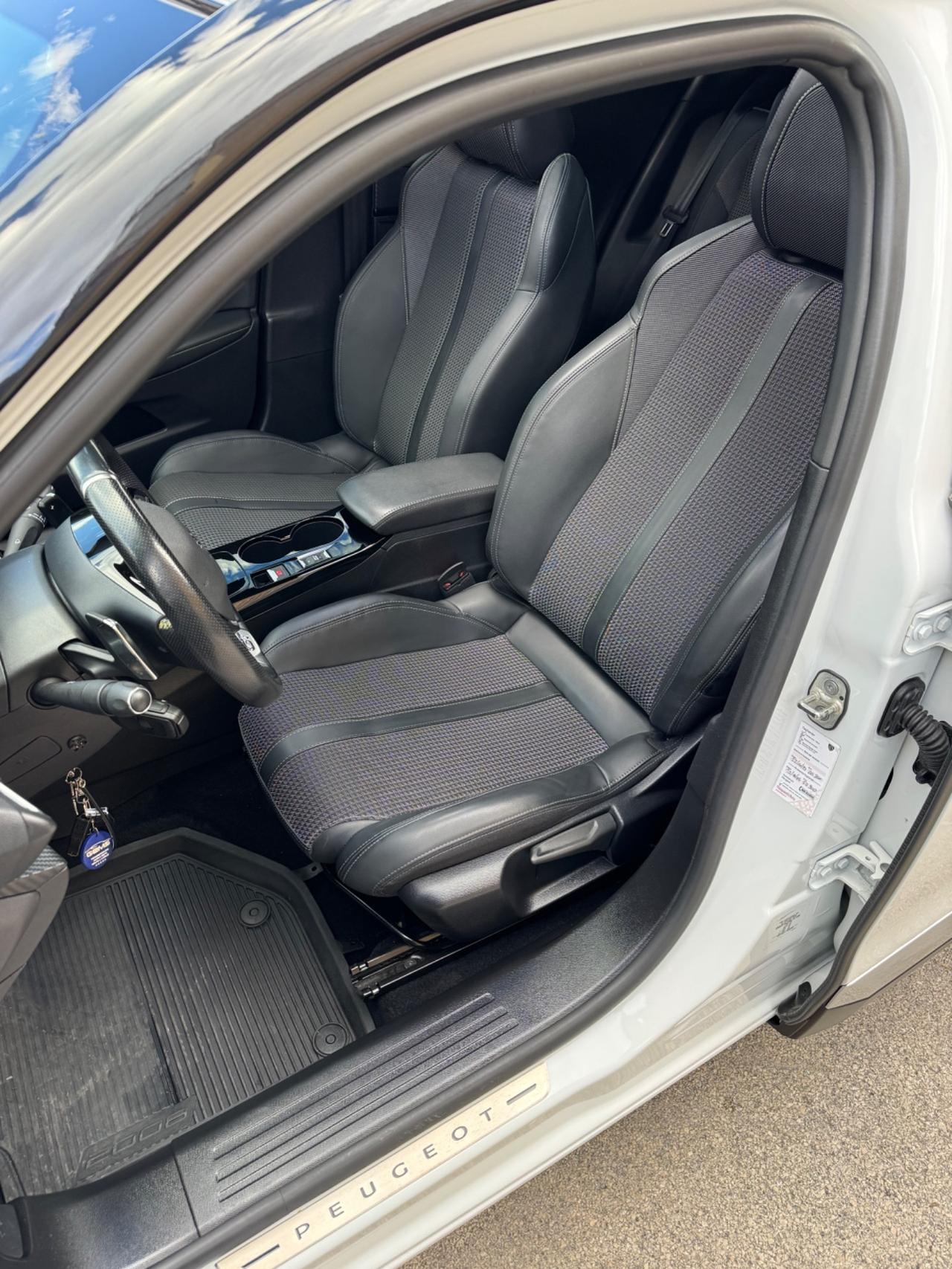 Peugeot 2008 BlueHDi 130 S&S EAT8 GT Pack