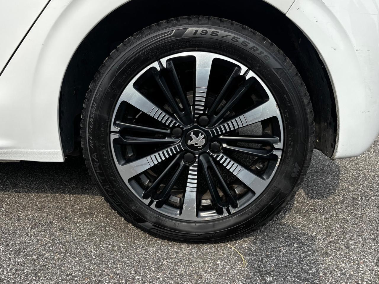 Peugeot 208 PureTech 82 Stop&Start 5 porte Signature