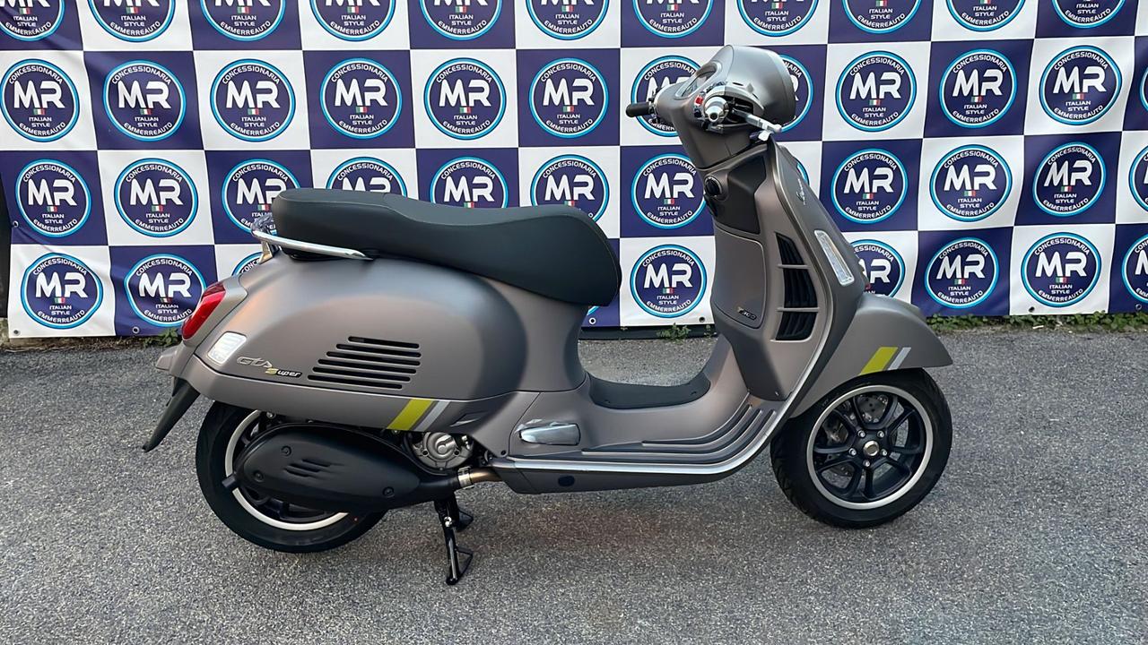 Piaggio Vespa 300 GTS Super Tech