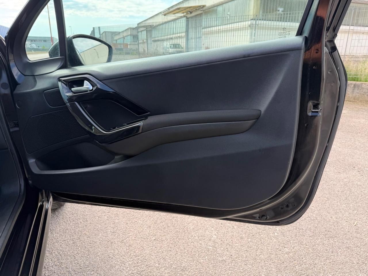 Peugeot 208 PureTech 82 Allure 120000 km