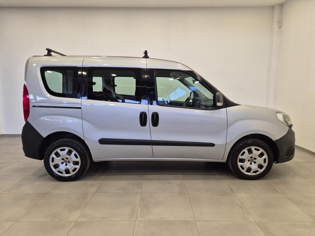 Fiat Doblo 1.4 16v Pop 95cv -NEOPATENTATI - UNIPROPRIETARIO - Sens. Park.