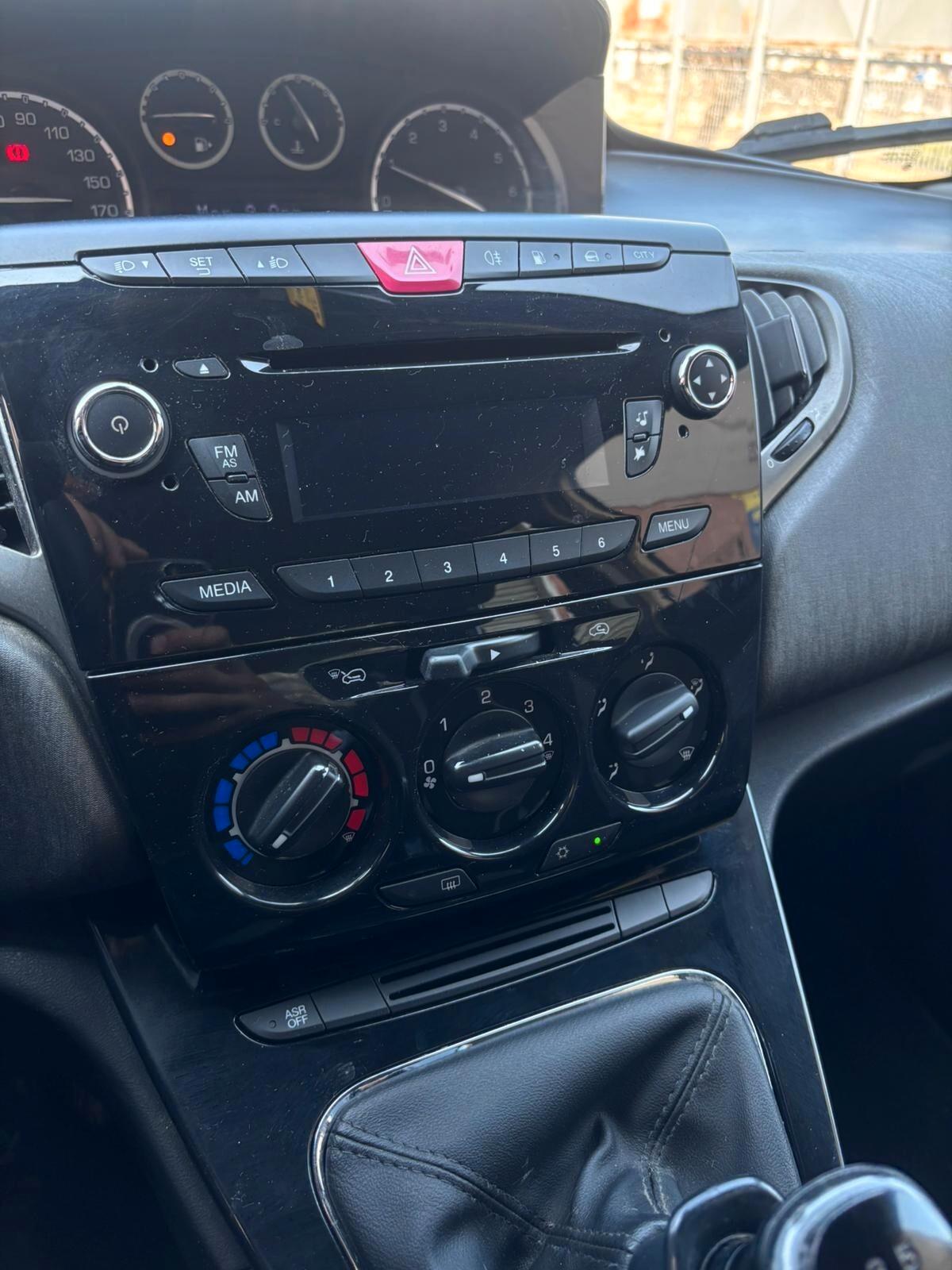 Lancia Ypsilon 0.9 TWINAIR 85 CV 5P METANO ECOCHIC ELLE