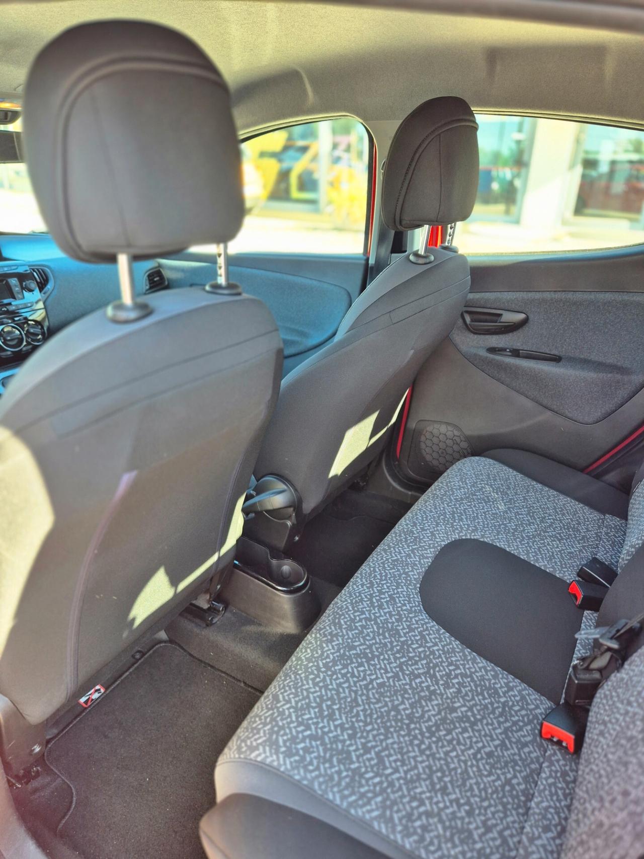 Lancia Ypsilon 1.0 FireFly 5 porte S&S Hybrid Silver