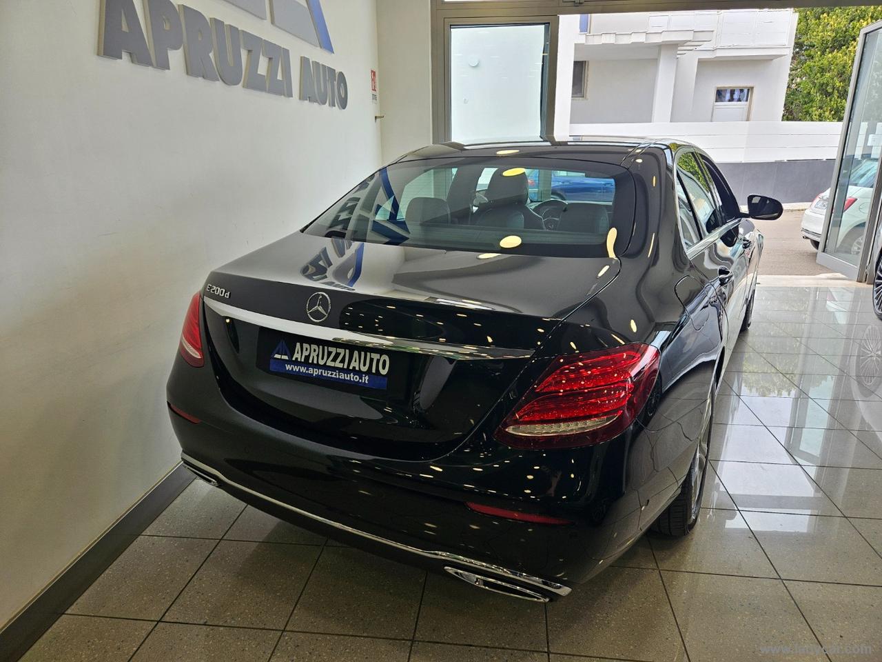 MERCEDES-BENZ E 200 D SPORT AUTO