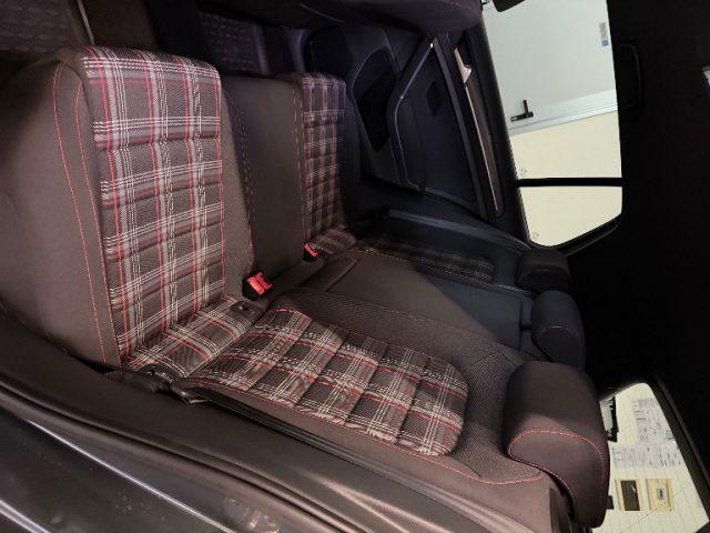 VOLKSWAGEN Golf GTI Performance DSG