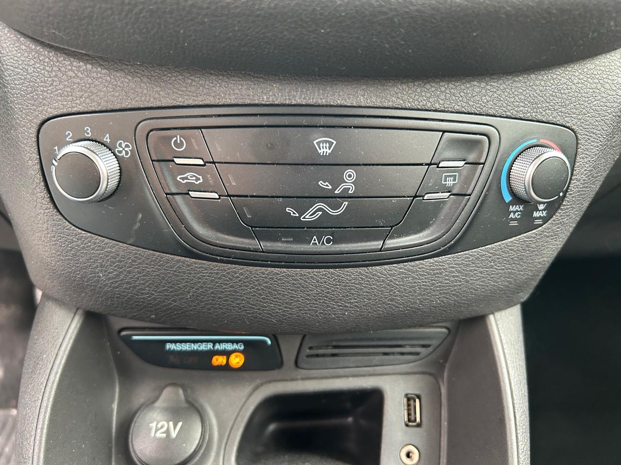 Ford Tourneo Courier 1.5 TDCI 75 CV Titanium