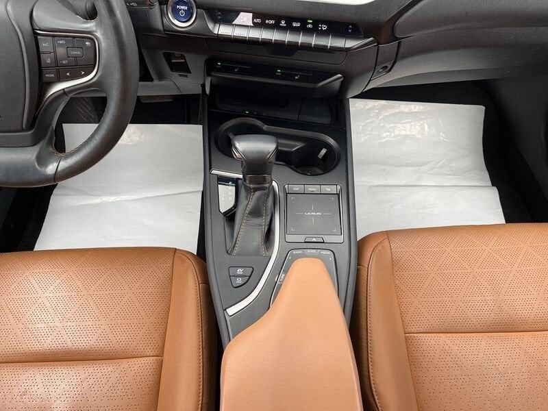 Lexus UX 250h 2.0 Luxury 2wd cvt