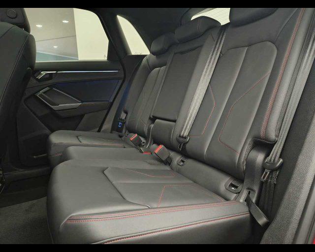 AUDI Q3 35 TDI S tronic Identity Black