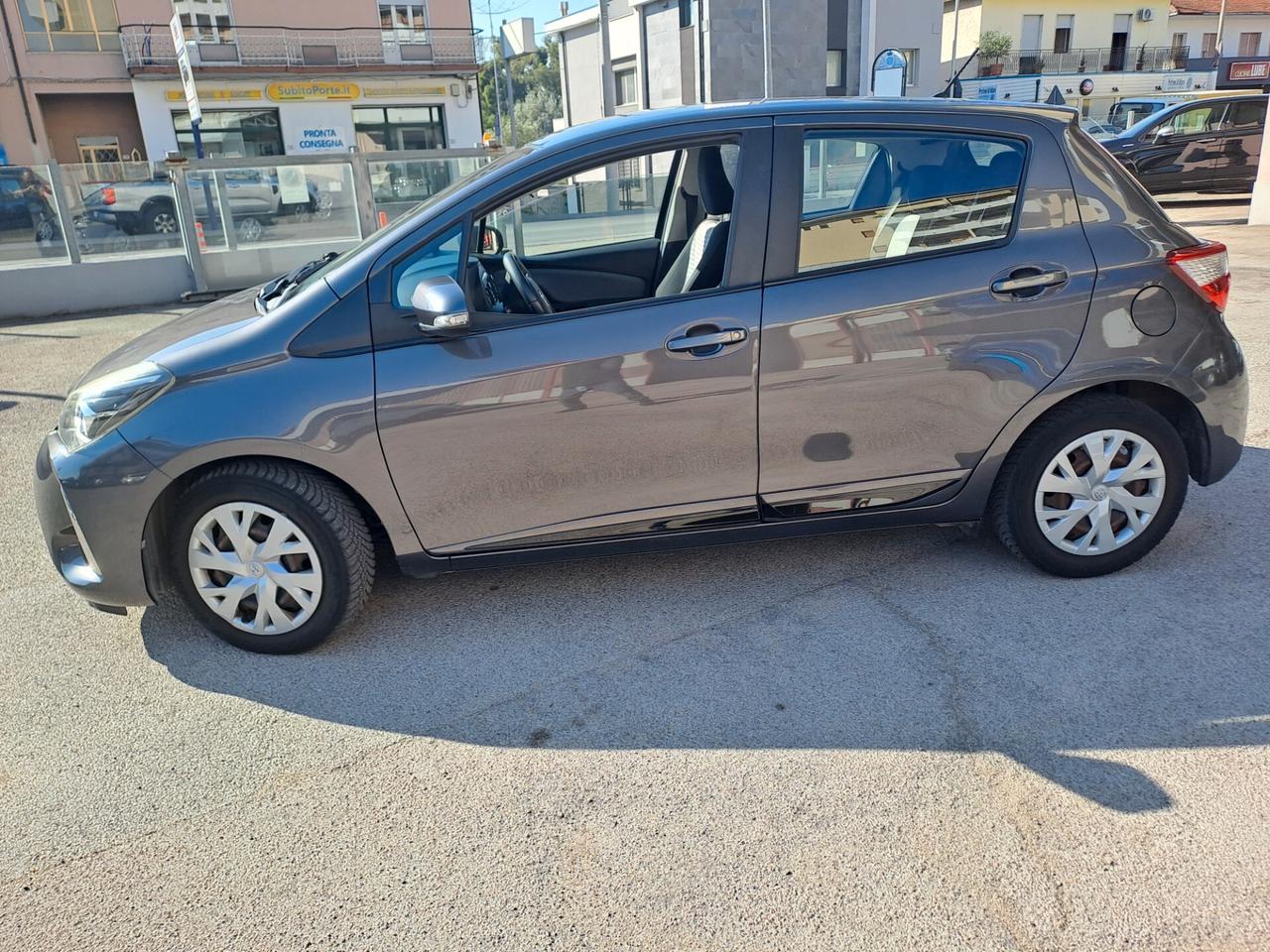 Toyota Yaris 1.0 5 porte Lounge