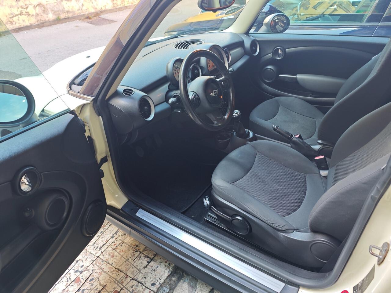 Mini 1.6 16V One (55kW)