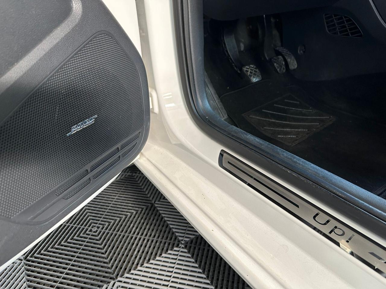 Volkswagen up! 1.0 5p. R-line