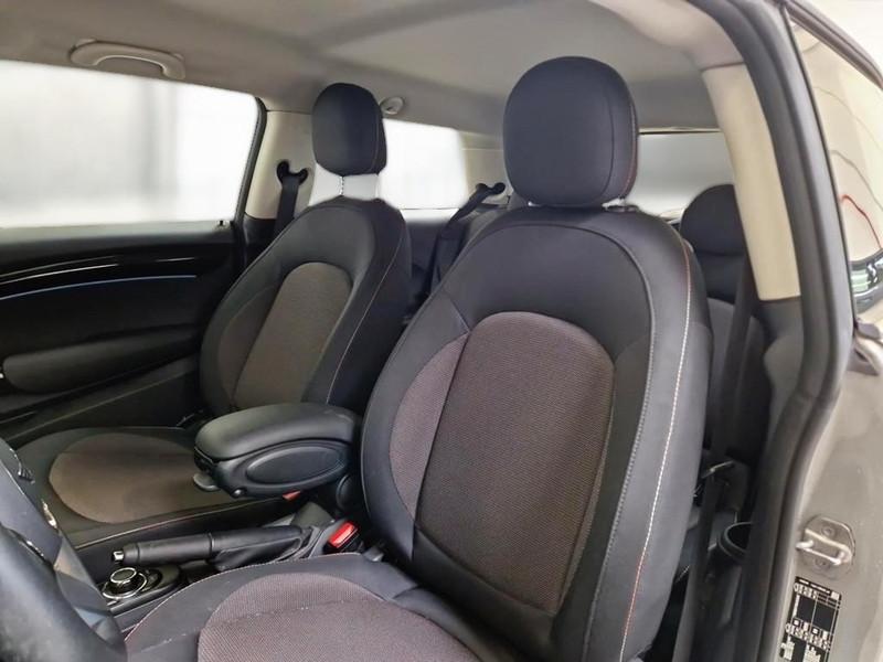 MINI COOPER ESSENTIAL AUTO 3 PORTE BERLINA