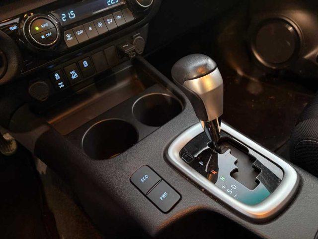 TOYOTA Hilux 4ª serie - 2.4 D-4D A/T 4WD 4 porte Double Cab