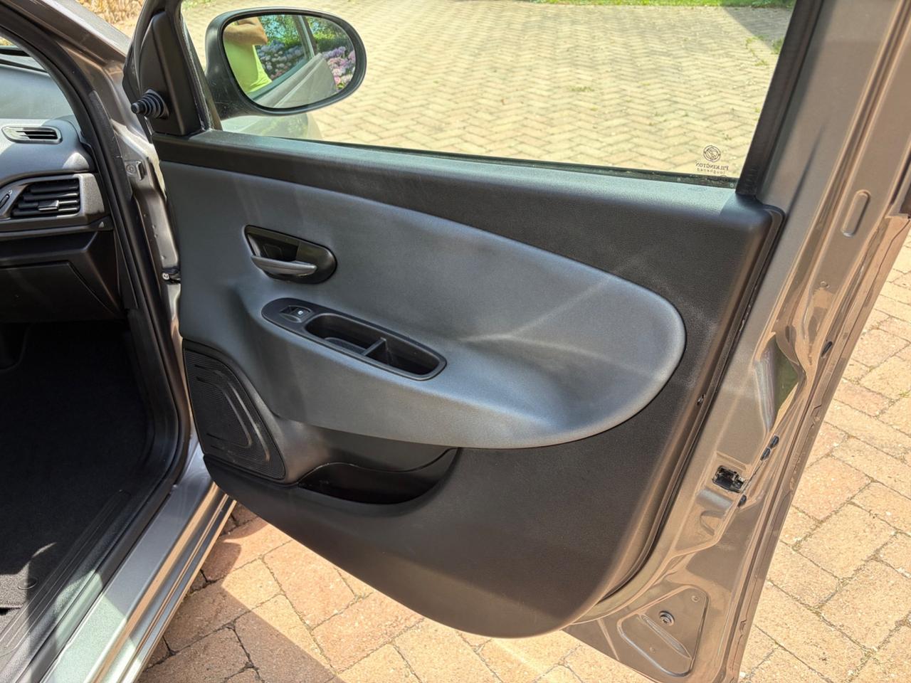 Lancia Ypsilon 1.2 69 CV 5 porte Gold OK NEOPATENTATI