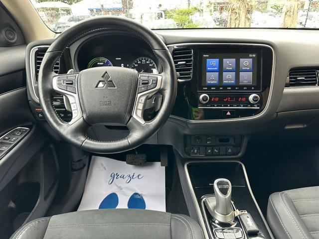 MITSUBISHI Outlander 2.4 MIVEC 4WD PHEV Instyle Plus 25000KM UNIPROP
