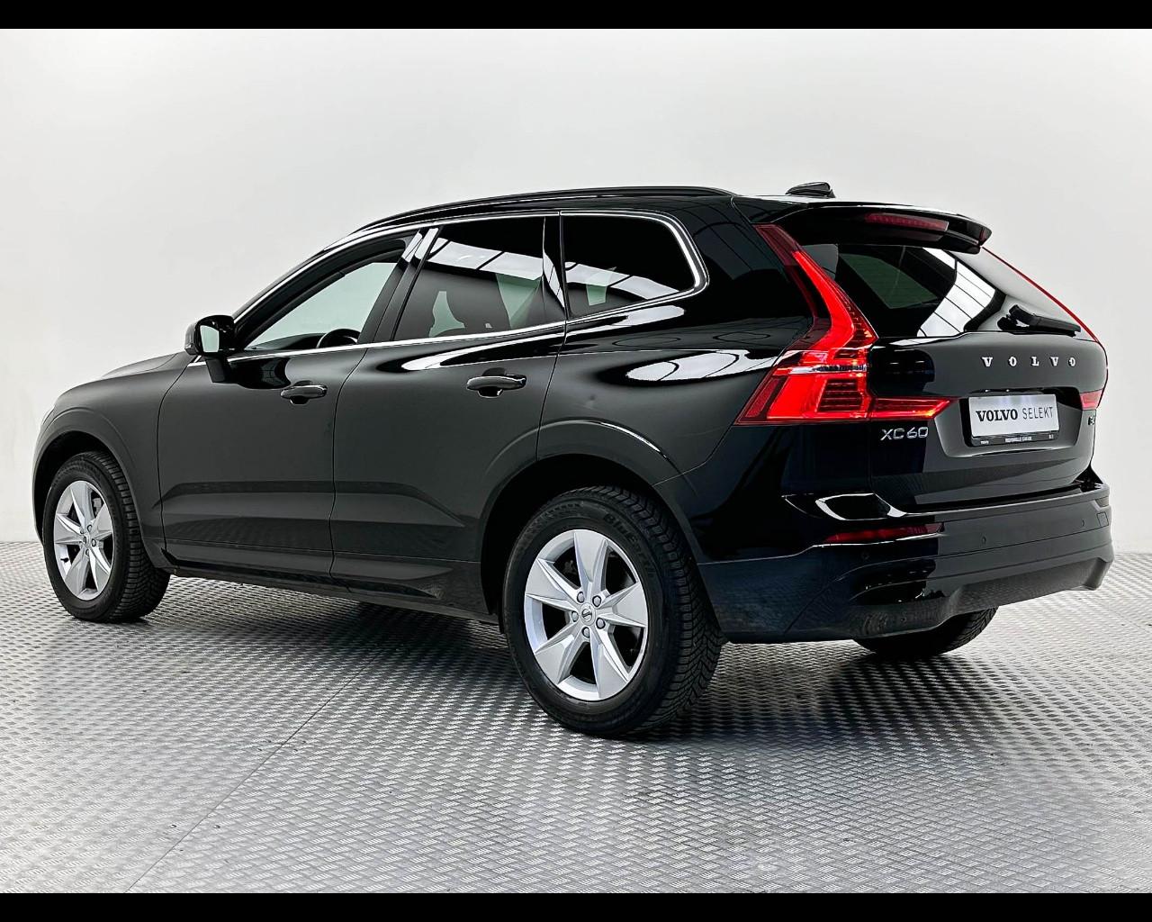 VOLVO XC60 B4 (d) AWD automatico Essential