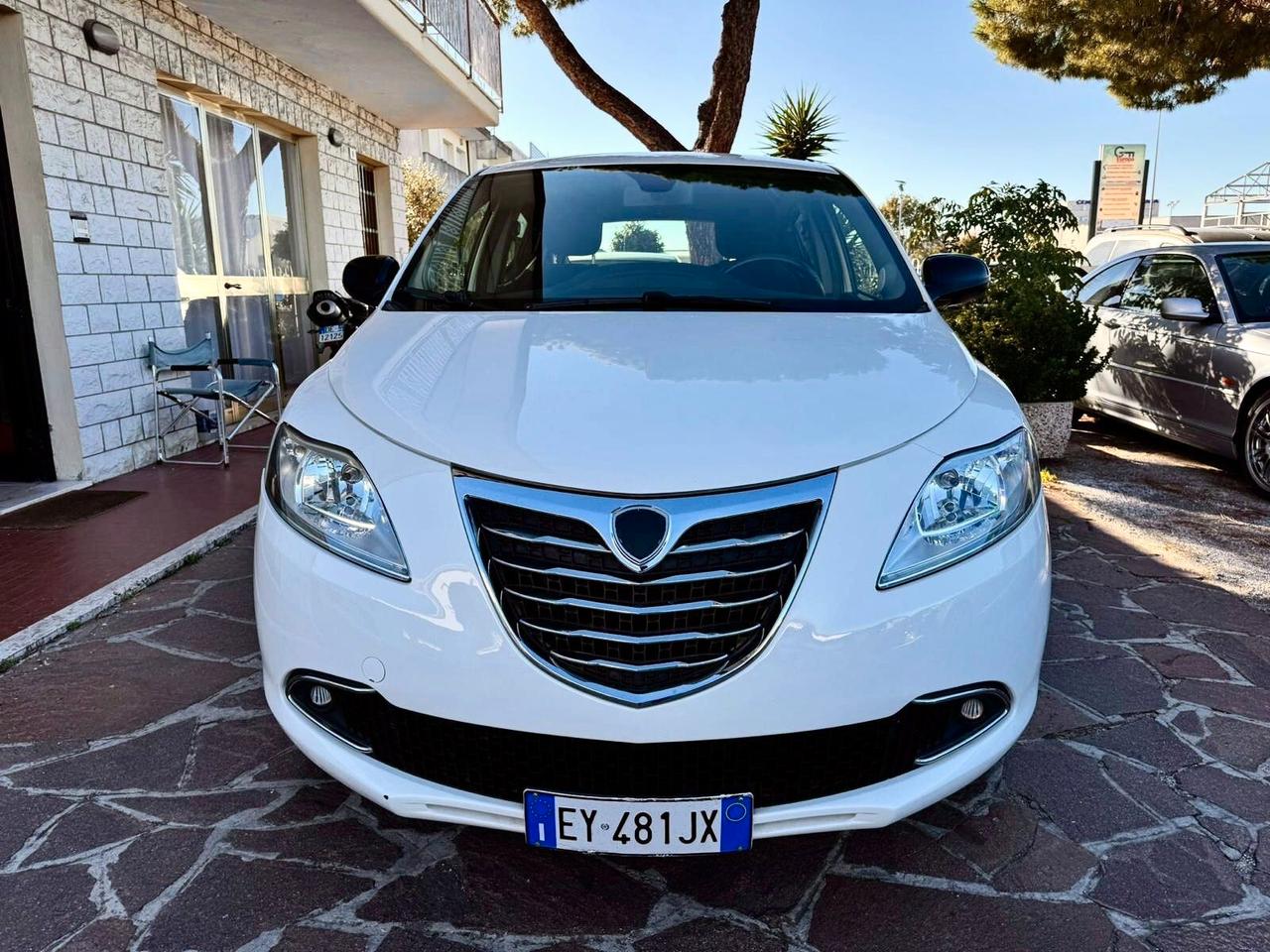 Lancia Ypsilon 0.9 TwinAir 85 CV 5 porte Metano Ecochic Gold
