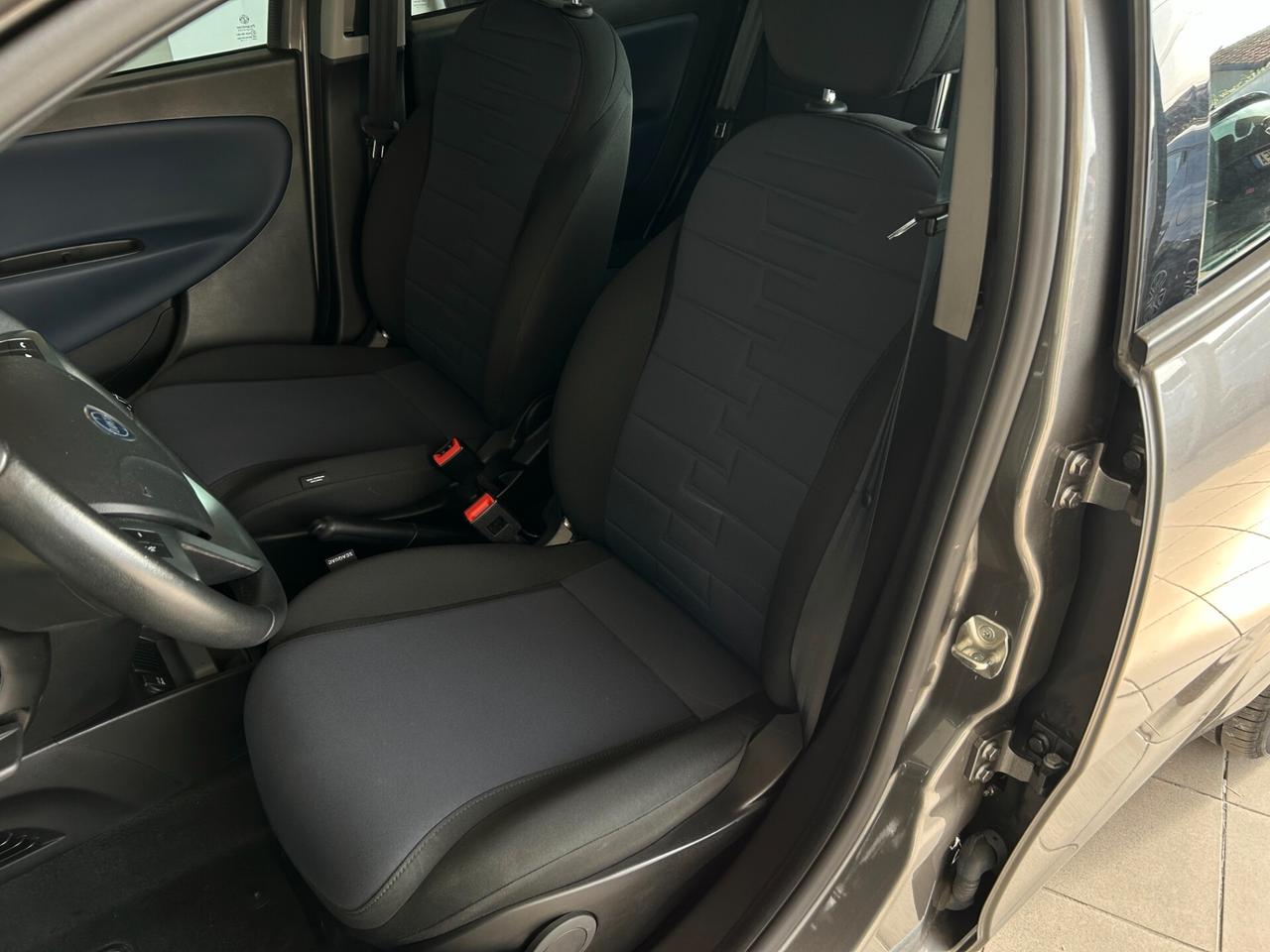 Lancia Ypsilon 1.0 FireFly 5 porte S&S Hybrid Platino