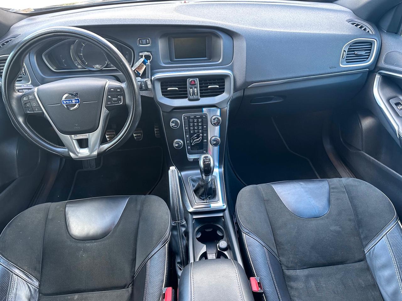 Volvo V40 D2 R-design Momentum