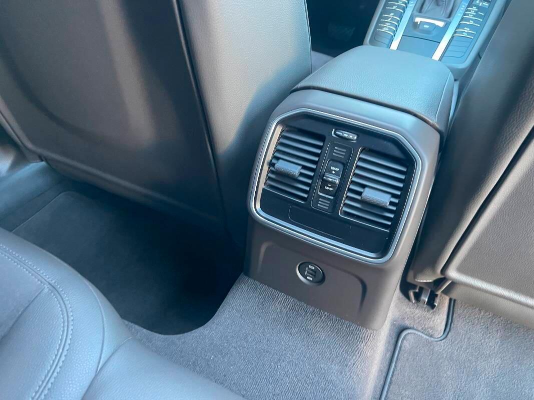 Porsche Macan 2.0 245cv RESTYLING pdk CHRONO PANORAMICO PASM