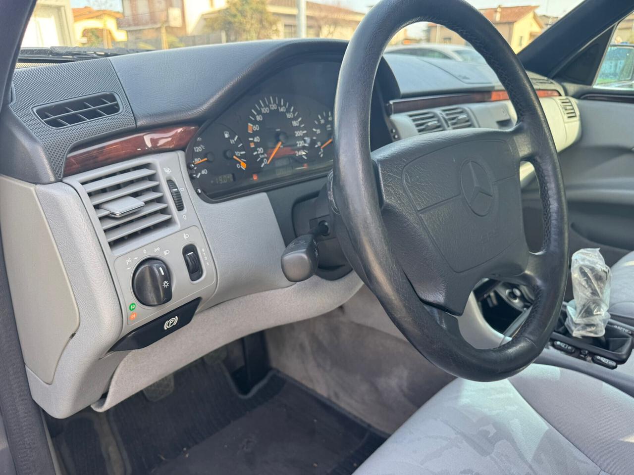 Mercedes Classe E 200 Elegance W210 Benzina – Ottime Condizioni