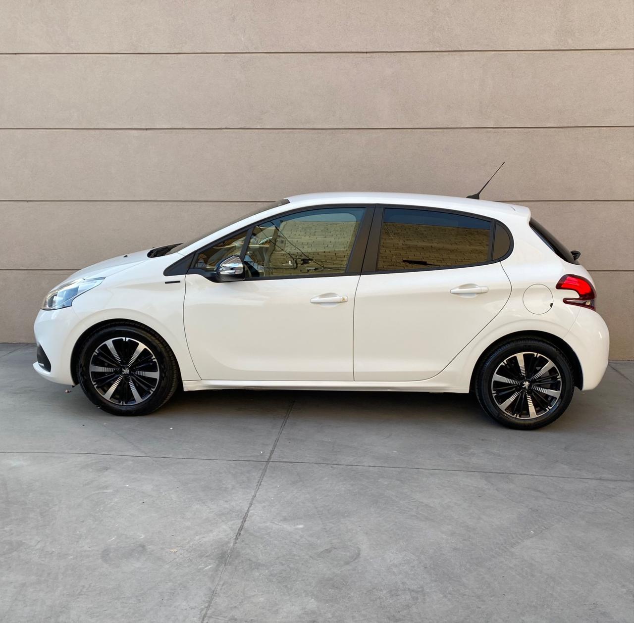 Peugeot 208 1.2 Benzina Signature